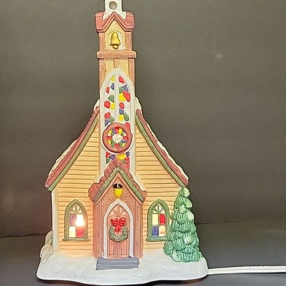 VINTAGE 90s ST.NICHOLAS SQUARE "CHURCH" PORCELAIN LIGHTED BUILDING - Picture 9 of 9